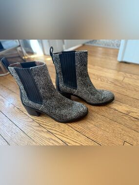 UGG Camden Leather Chelsea Boots - Size 9.5 - NWOB